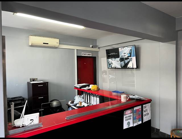 3,845M² WAREHOUSE FOR SALE IN PAROW EAST